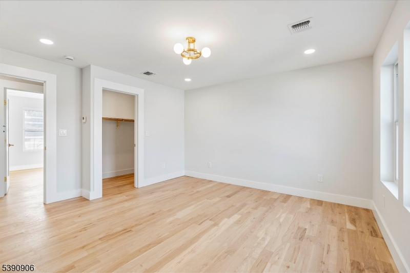 1120 Weber St