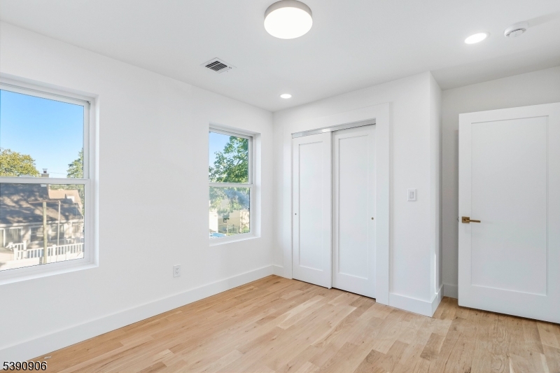 1120 Weber St