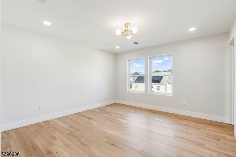 1120 Weber St