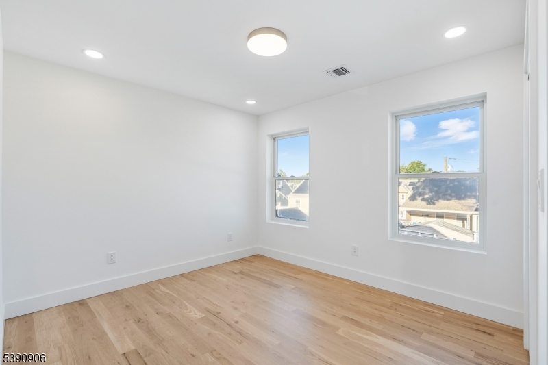 1120 Weber St