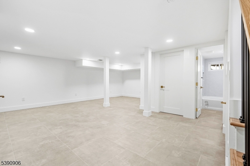1120 Weber St