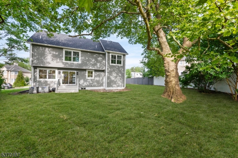 1040 Cranbrook Rd