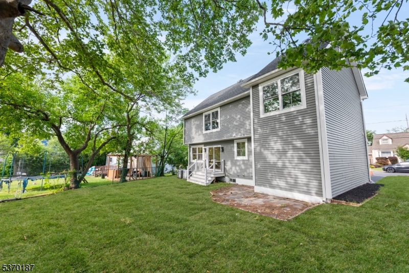 1040 Cranbrook Rd