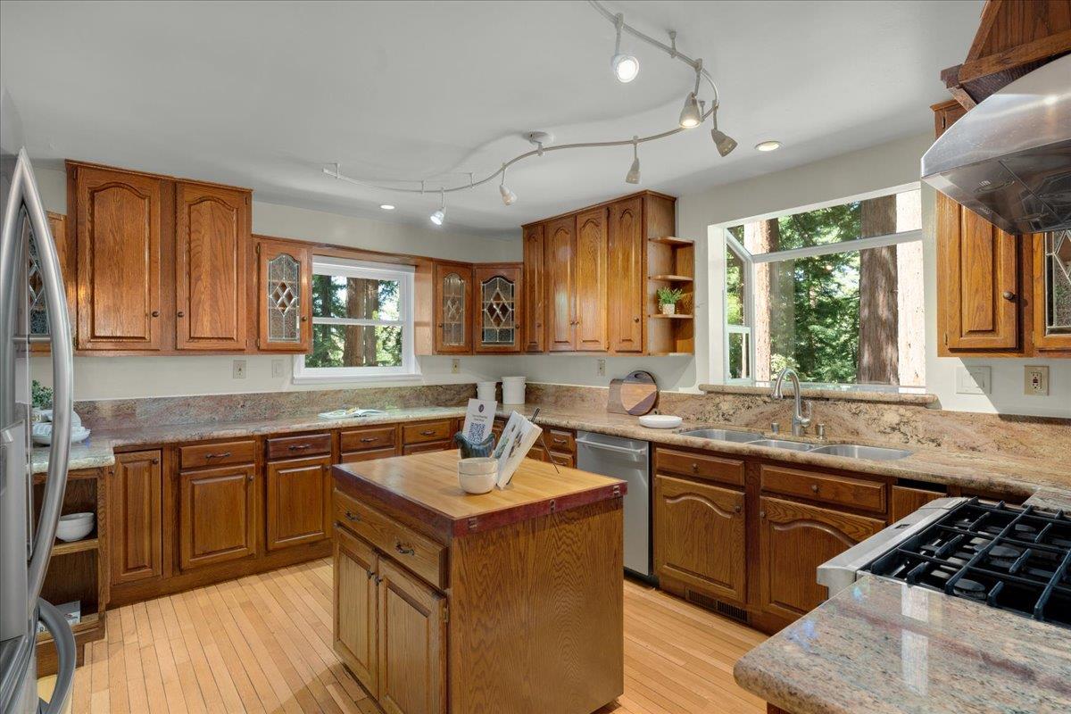 17957 Mountain Charlie RD