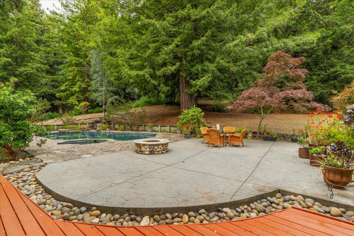 255 Cresci RD