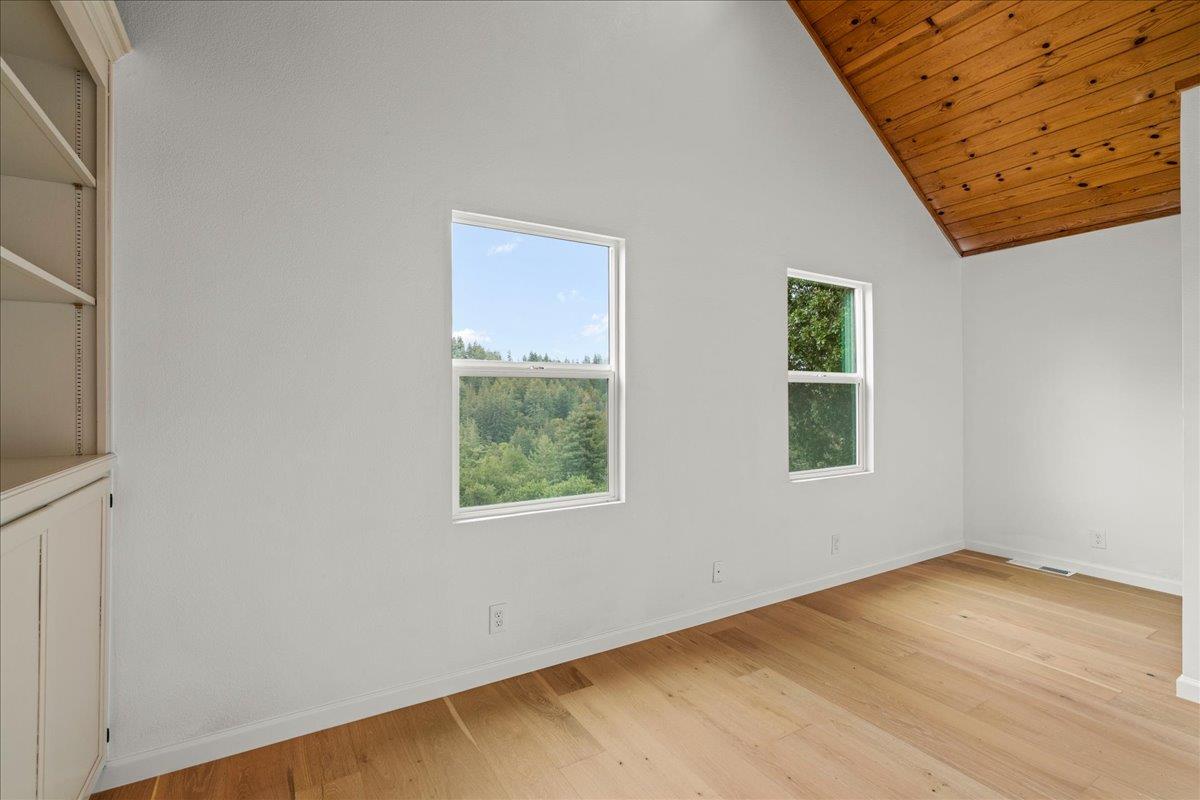 255 Cresci RD