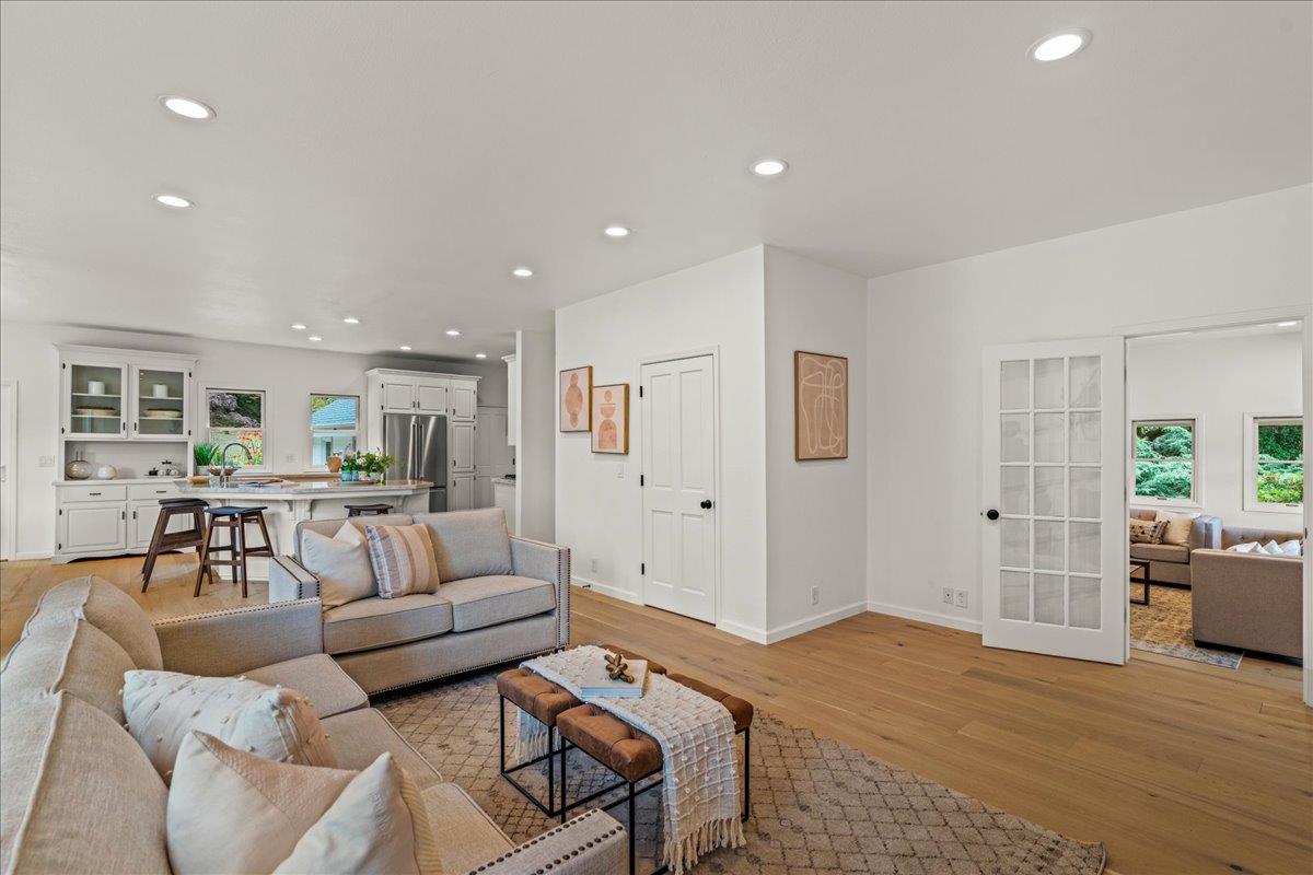 255 Cresci RD