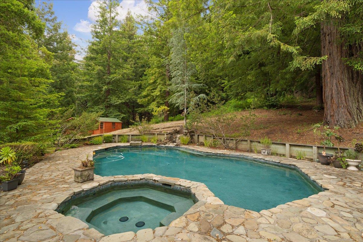 255 Cresci RD
