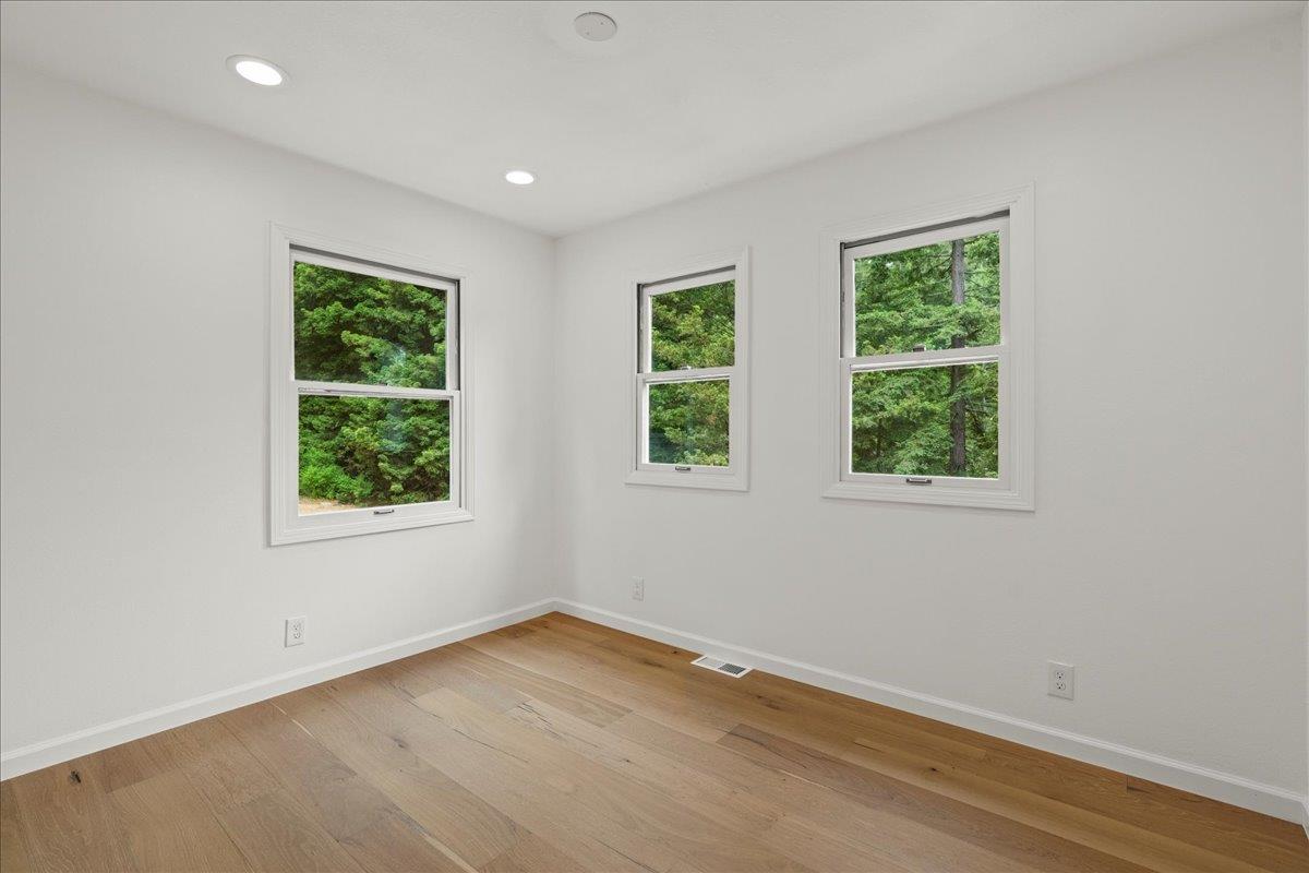 255 Cresci RD