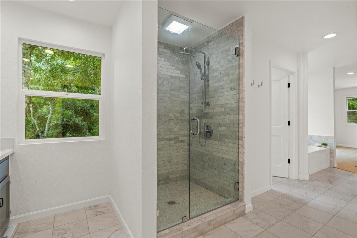 255 Cresci RD