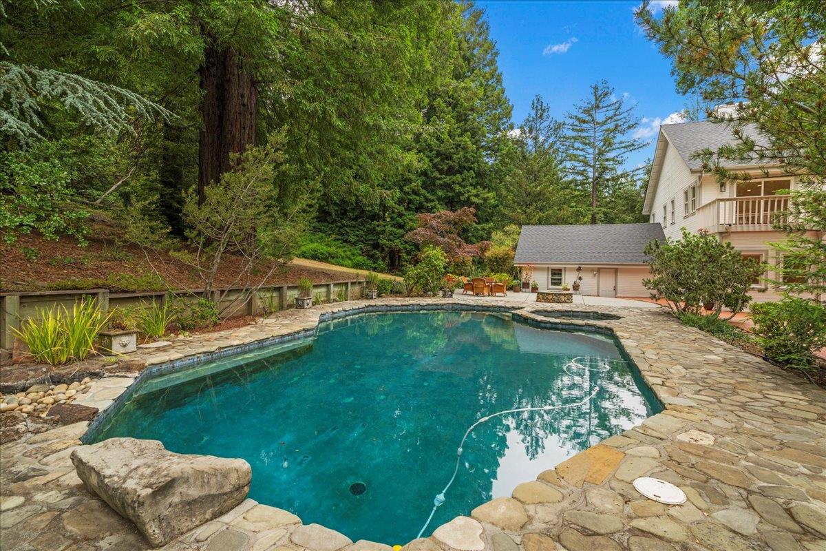 255 Cresci RD