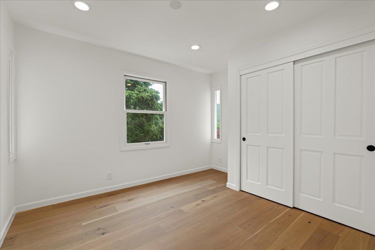 255 Cresci RD