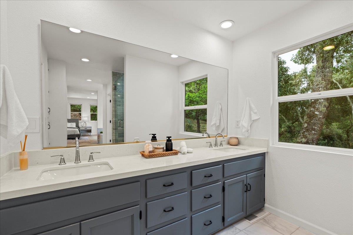 255 Cresci RD
