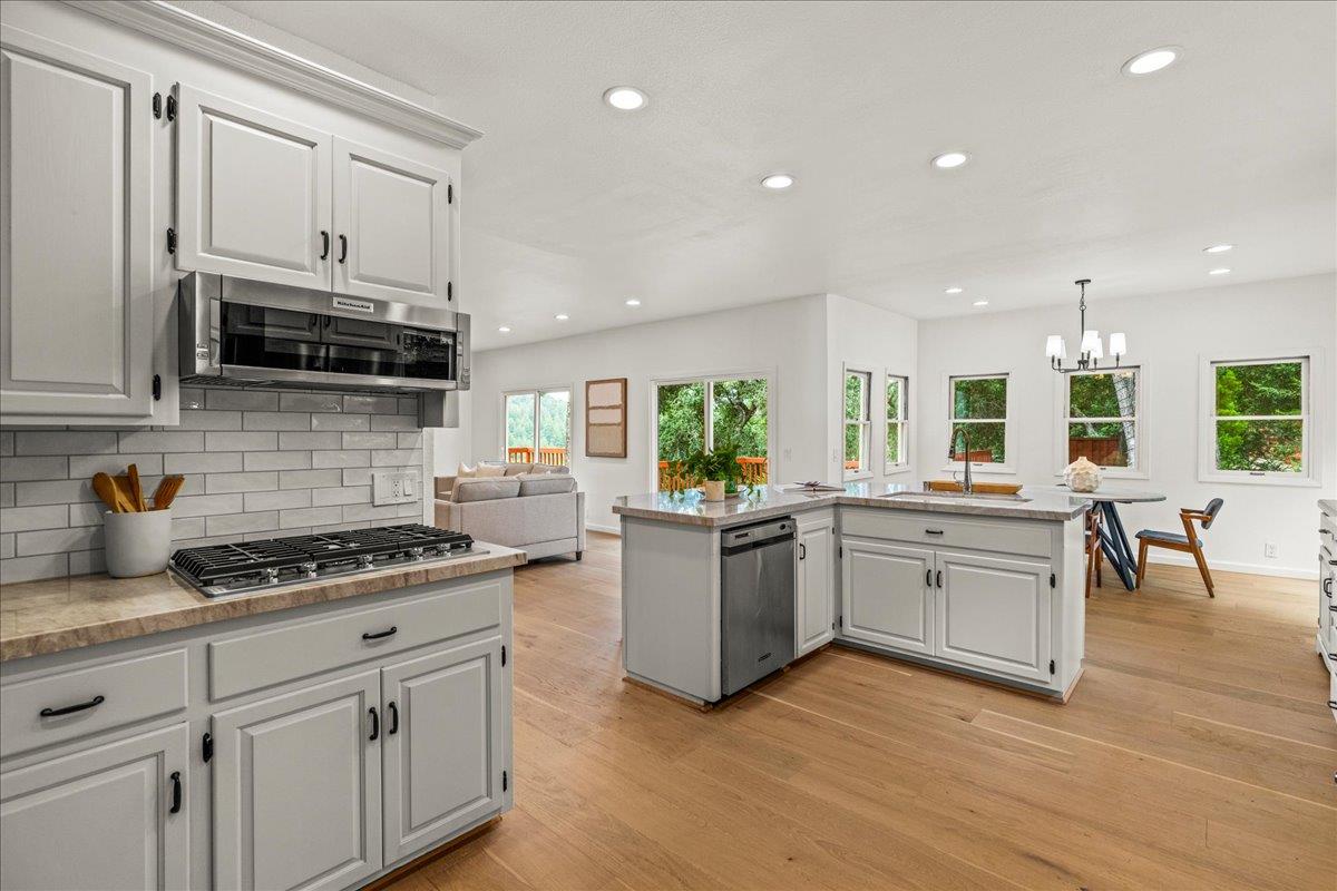 255 Cresci RD