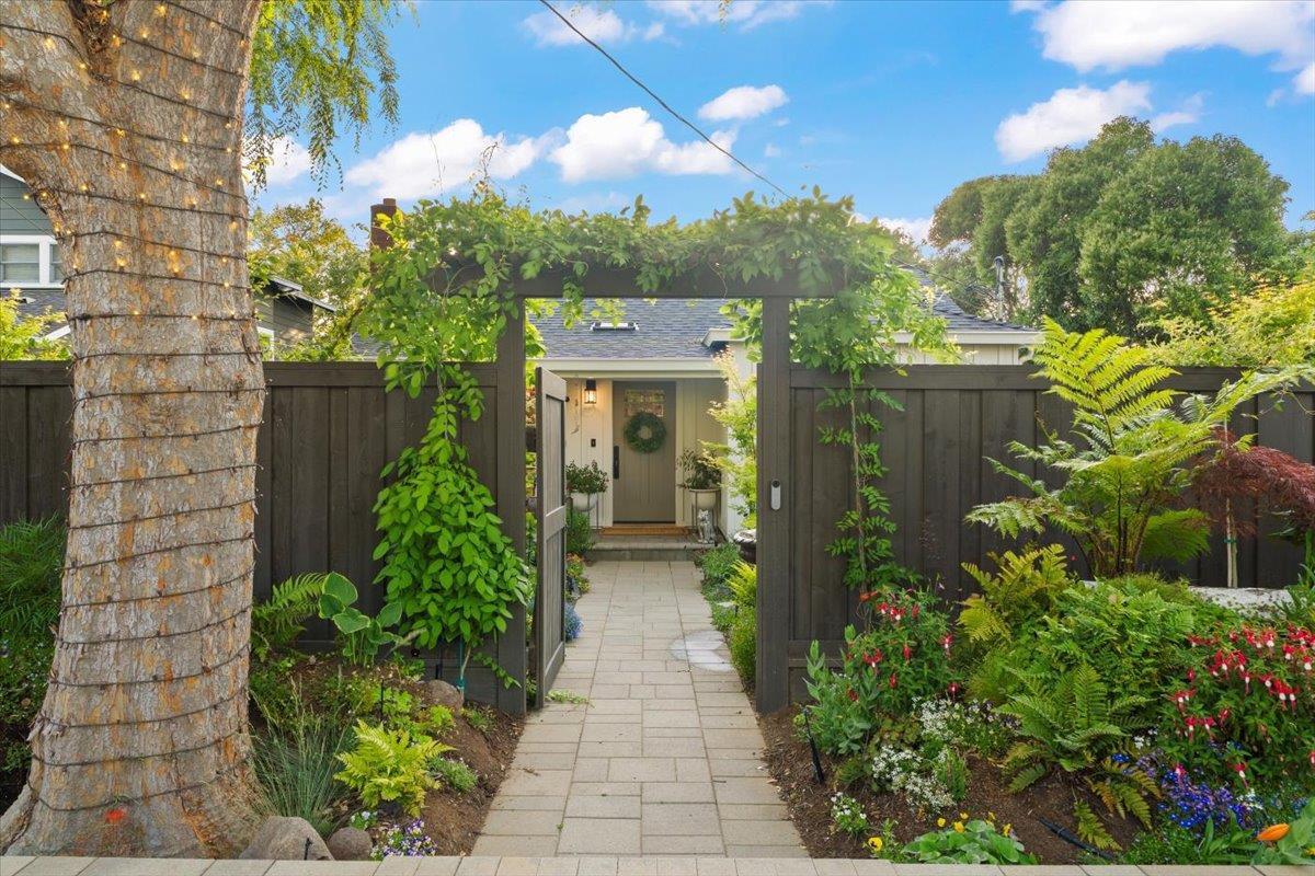 15415 Winchester BLVD