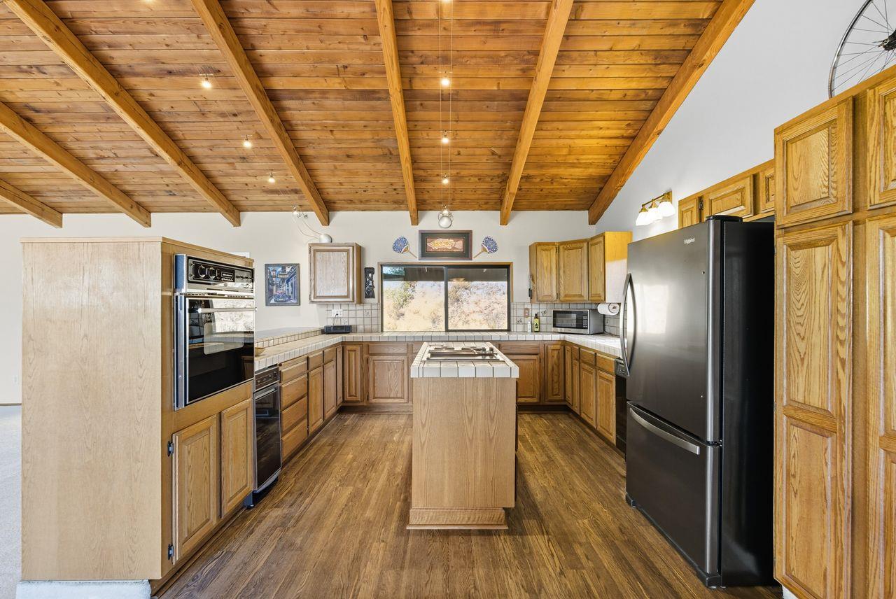 22721 Oak Flat Road