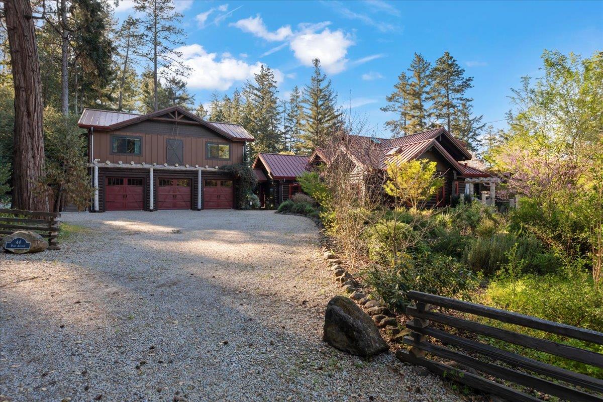 44 Pine Avenue