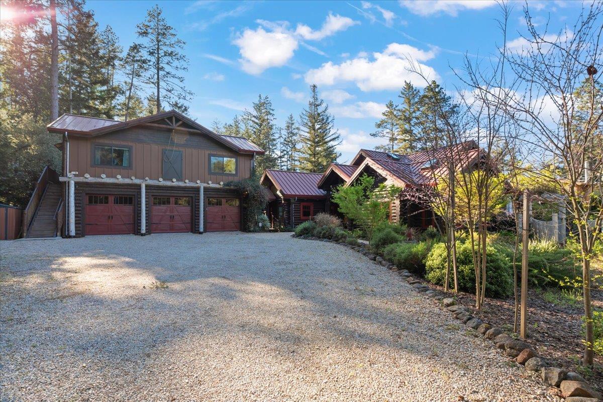 44 Pine Avenue