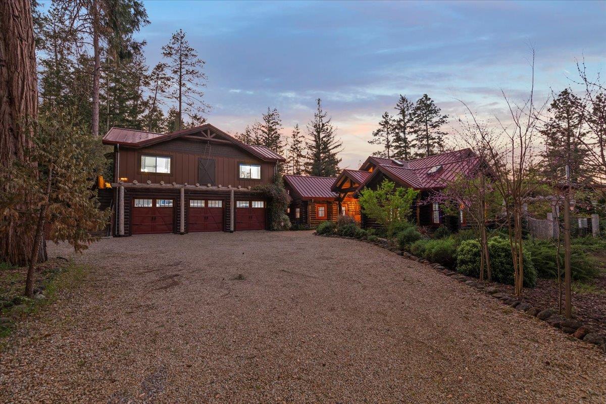 44 Pine Avenue