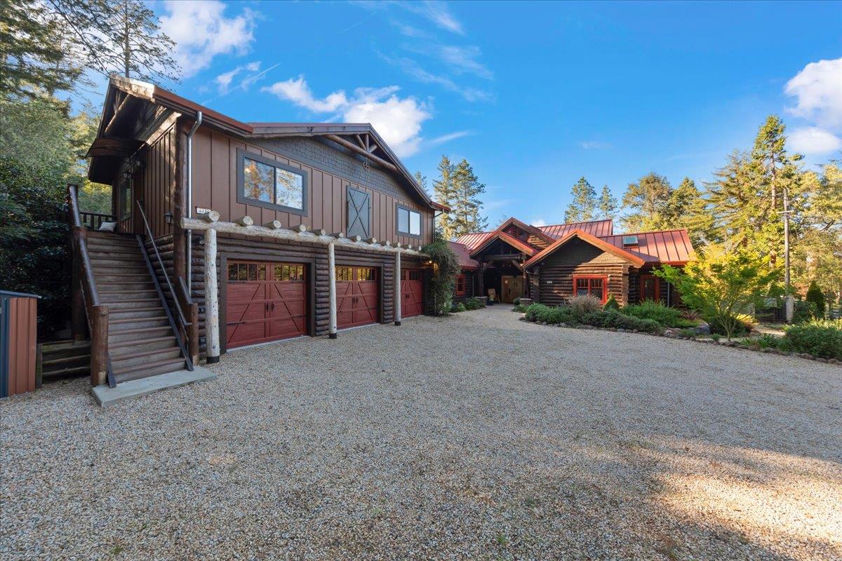 44 Pine Avenue