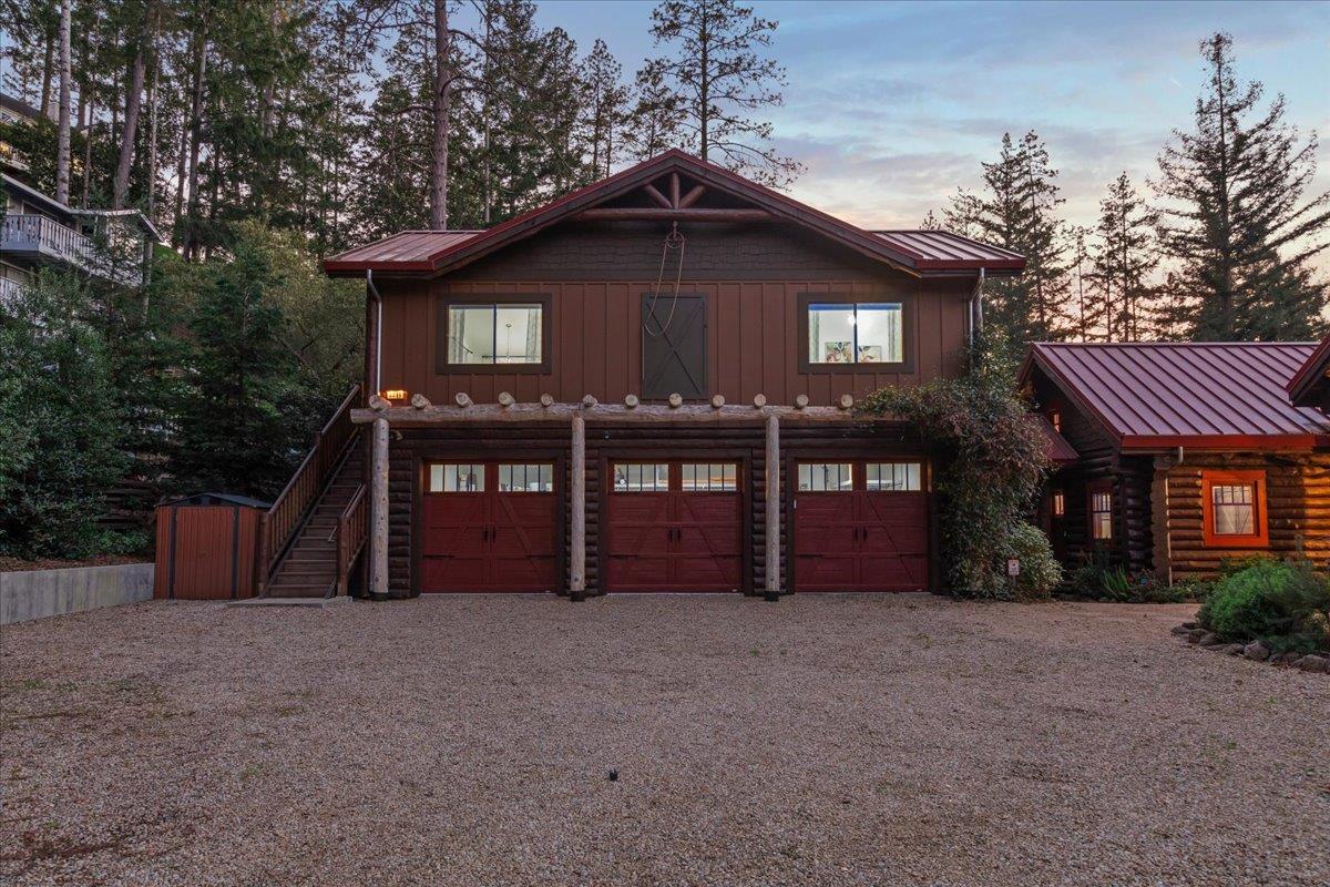 44 Pine Avenue