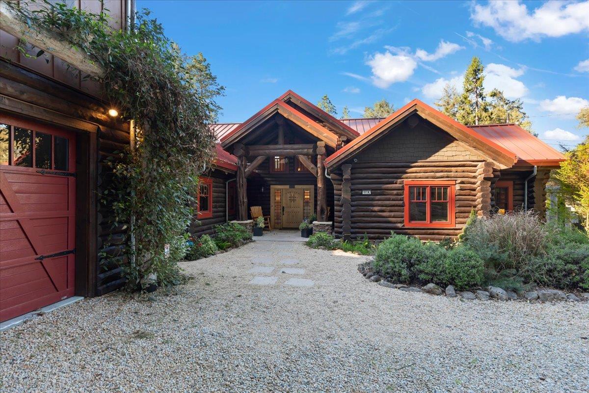 44 Pine Avenue