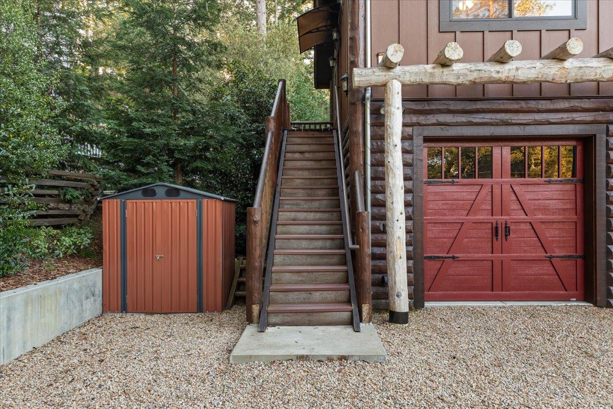 44 Pine Avenue