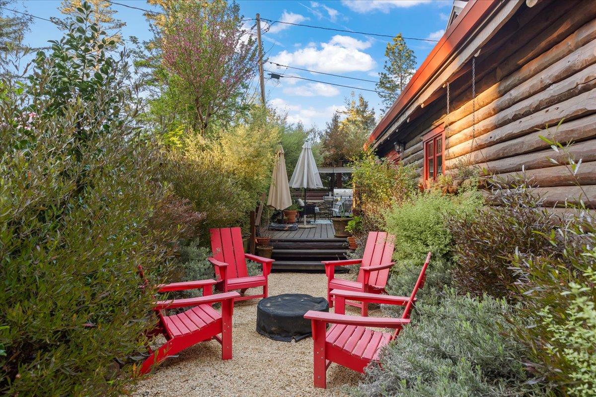 44 Pine Avenue
