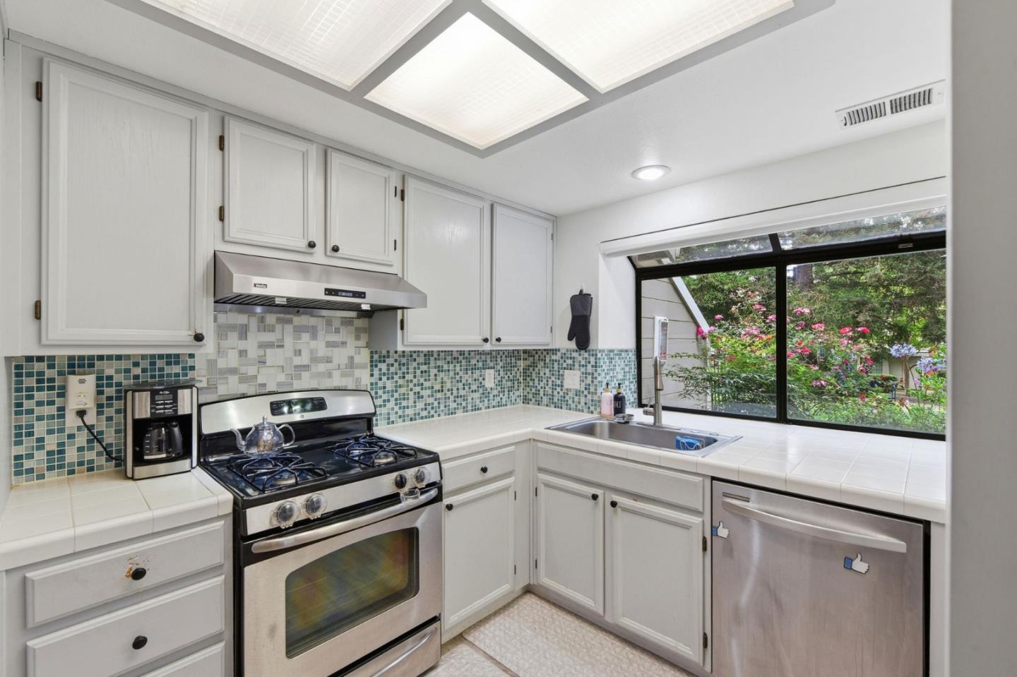 2561 Yerba Bank