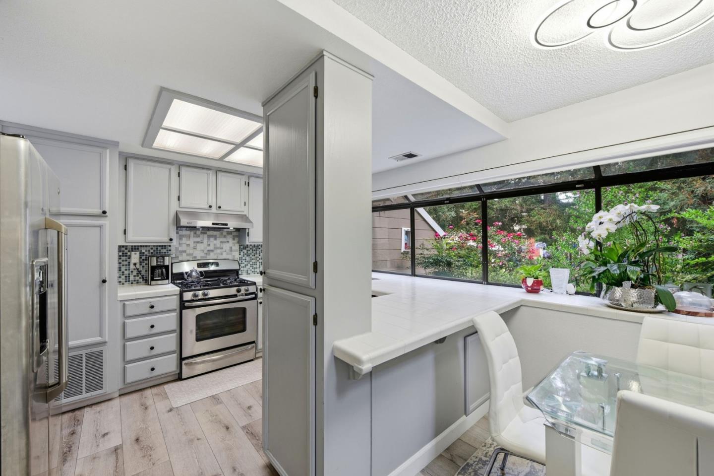 2561 Yerba Bank