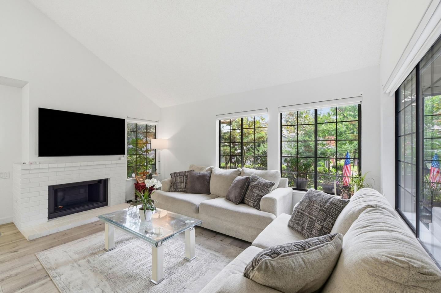 2561 Yerba Bank
