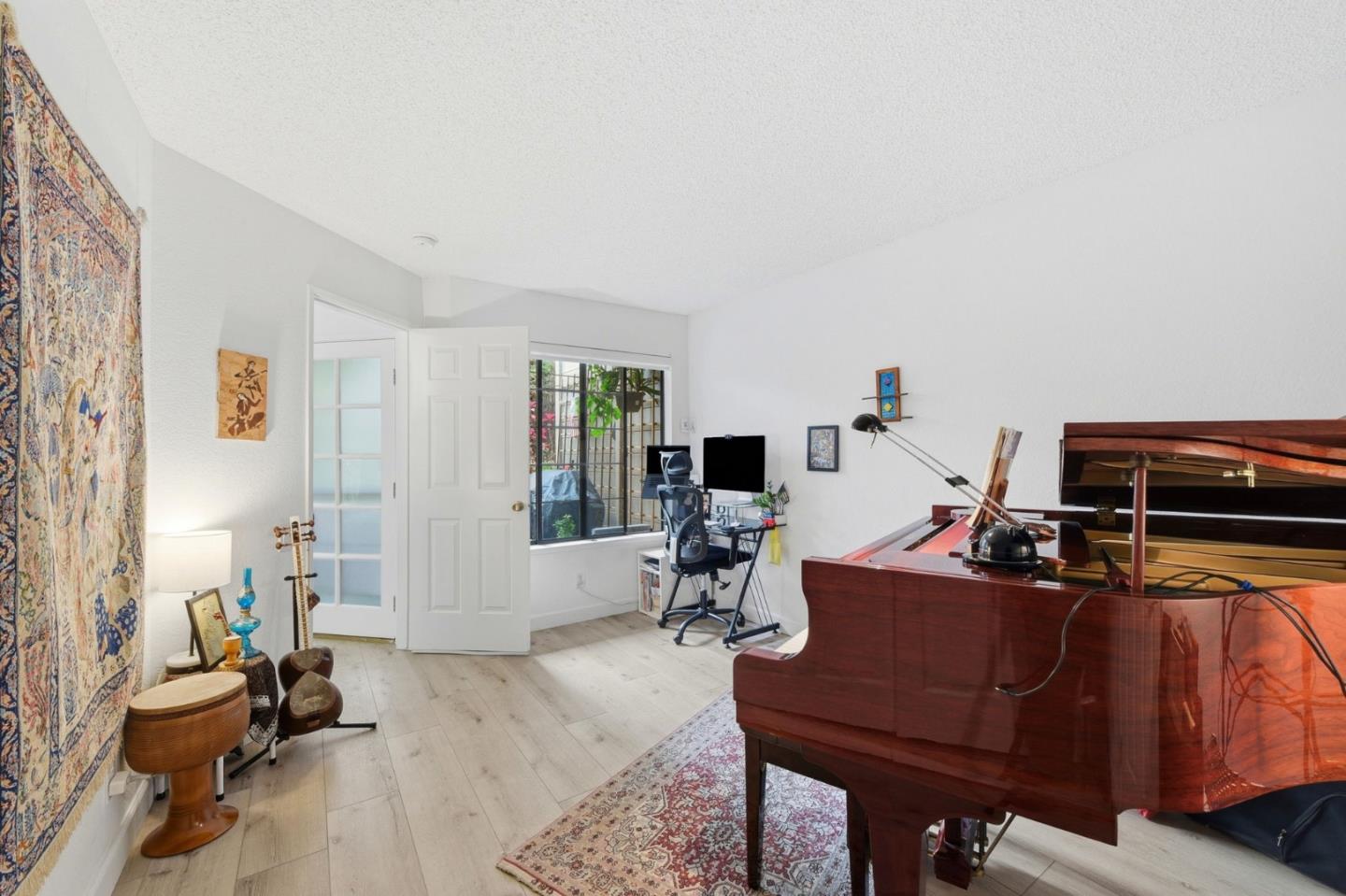 2561 Yerba Bank