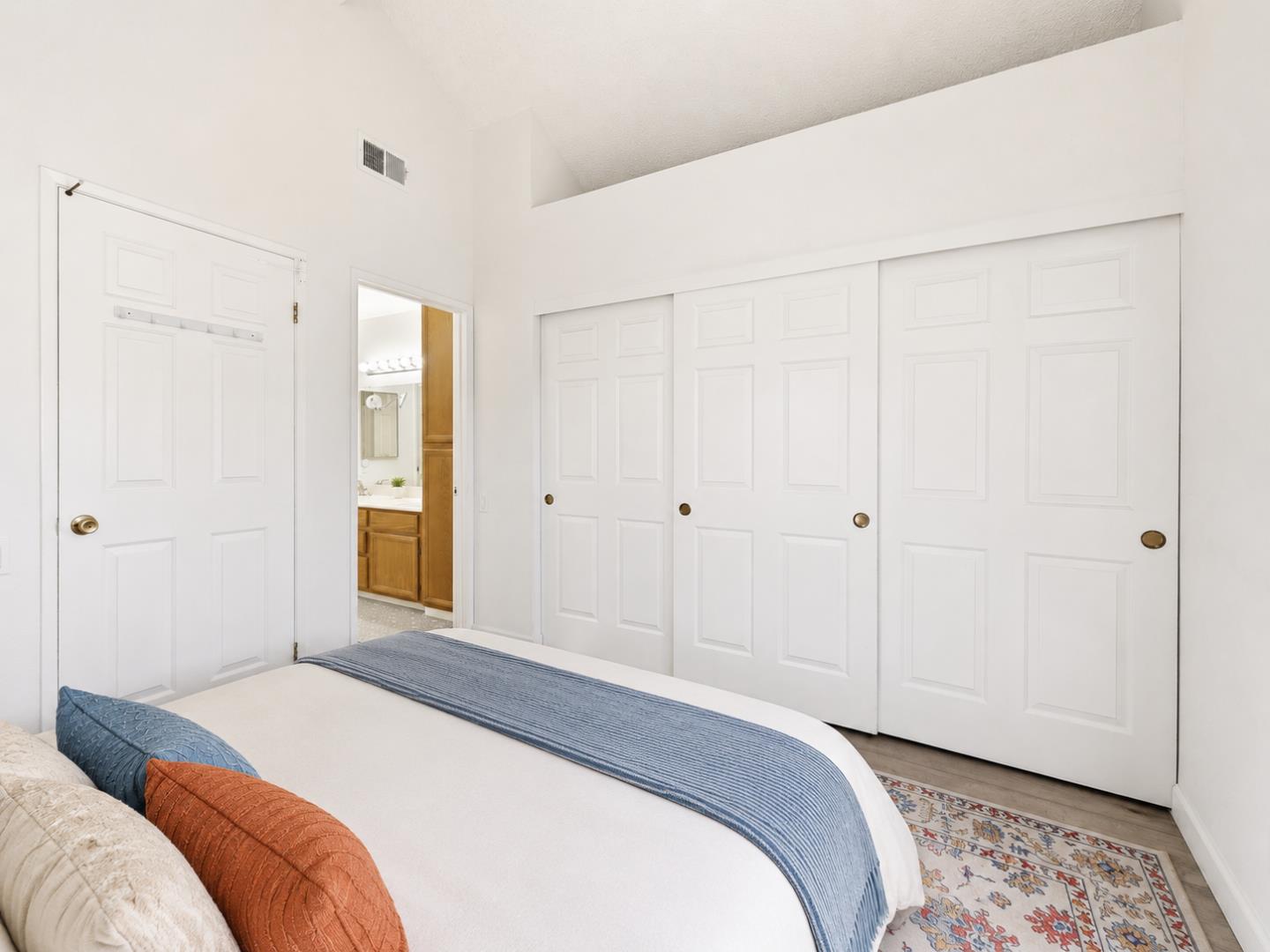 2561 Yerba Bank