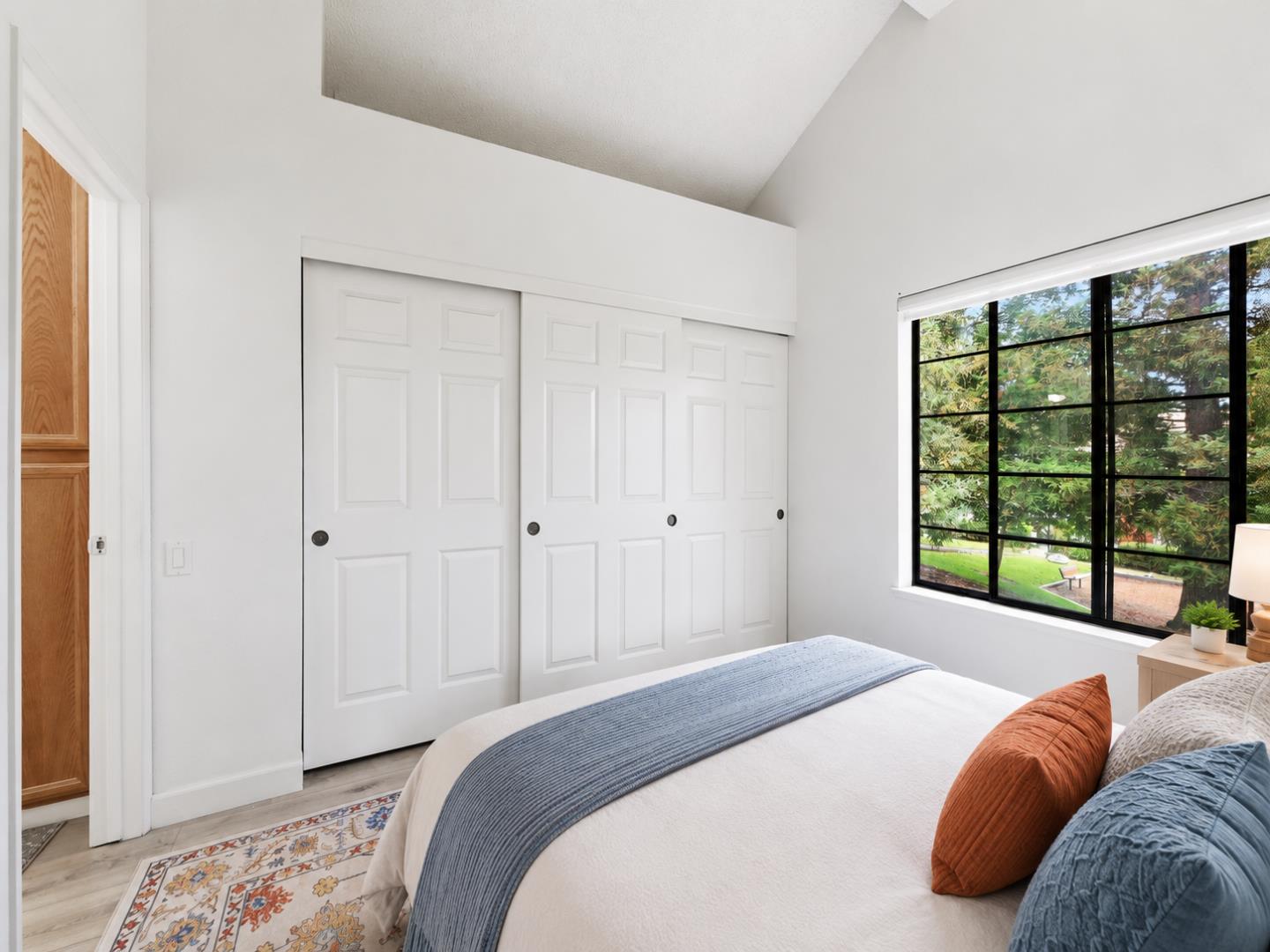 2561 Yerba Bank
