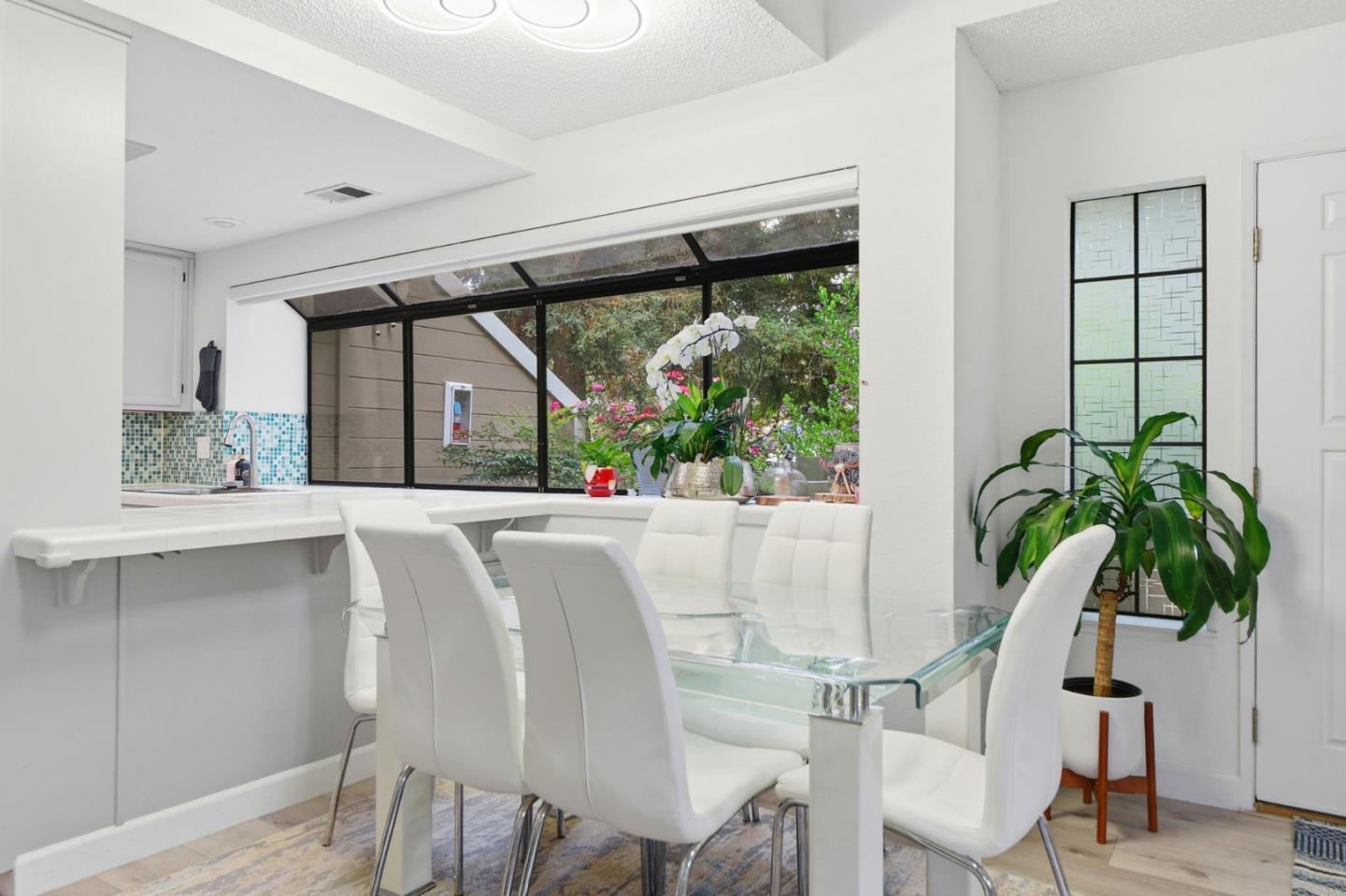 2561 Yerba Bank
