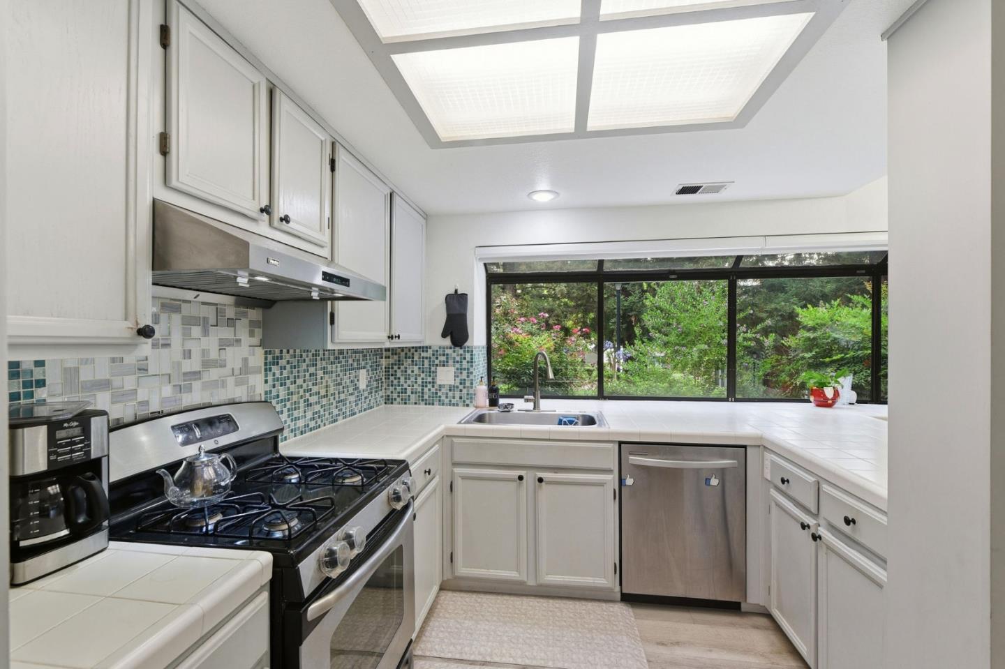 2561 Yerba Bank