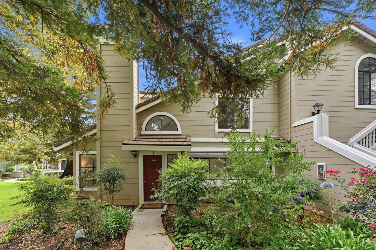 2561 Yerba Bank