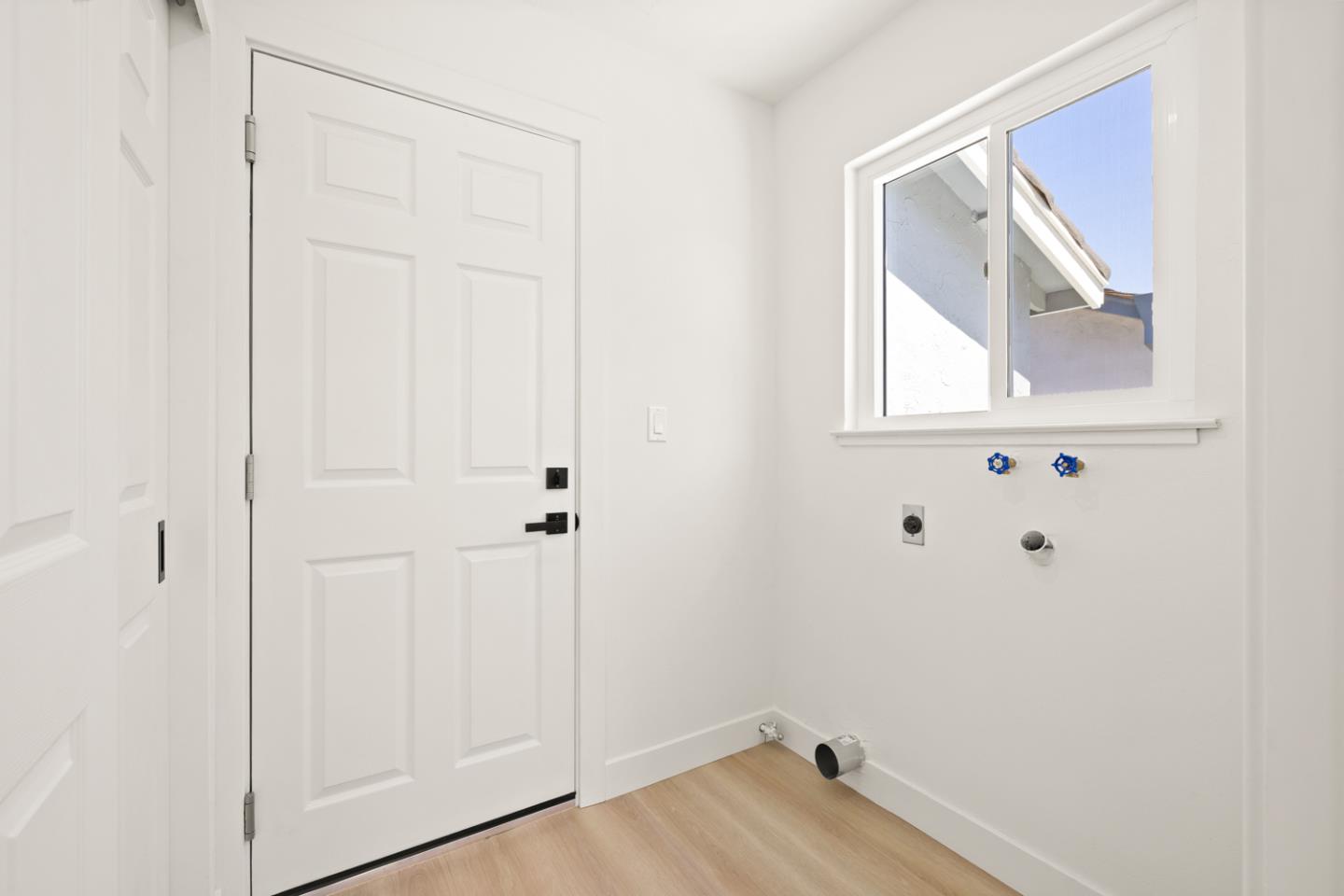 1361 Cabrillo AVE