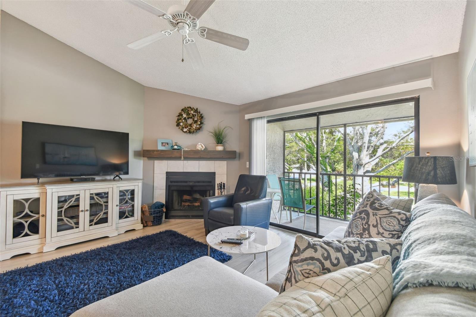 2087 HUNTERS GLEN DRIVE #128
