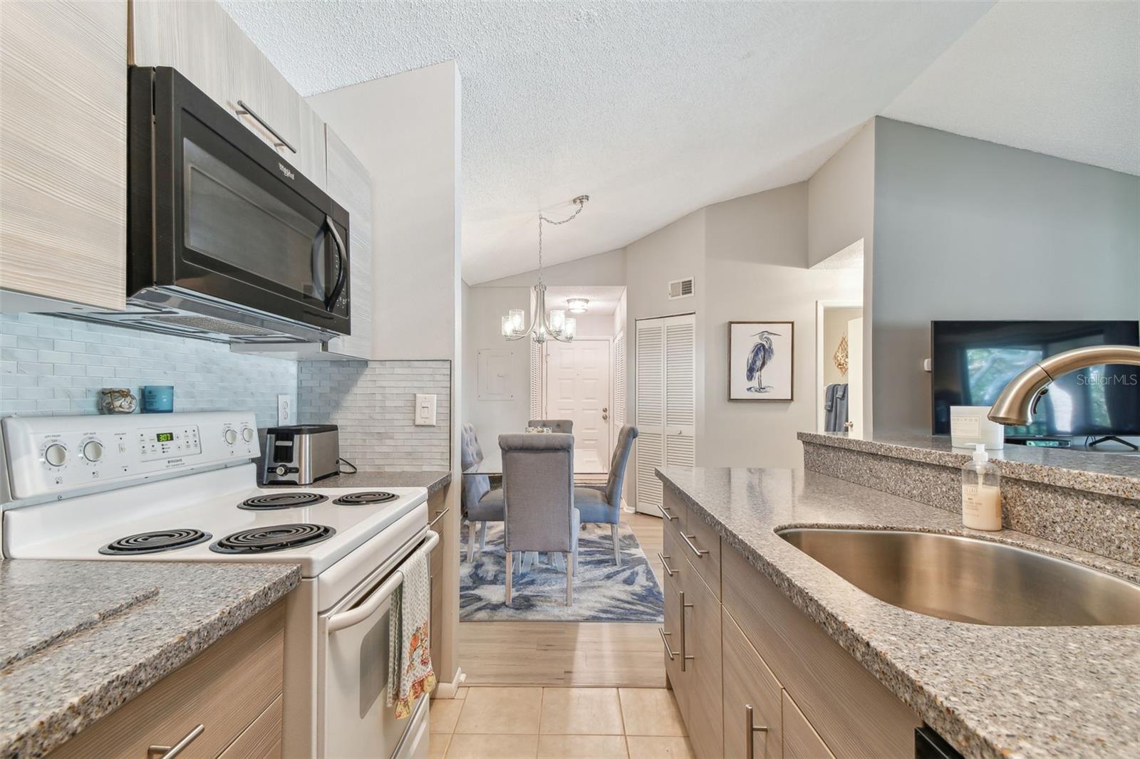 2087 HUNTERS GLEN DRIVE #128
