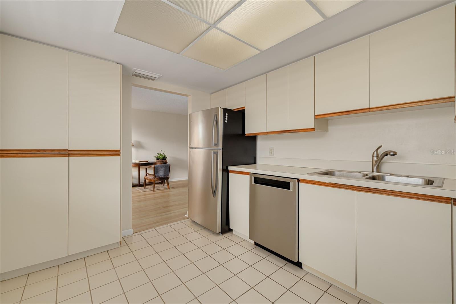 3062 EASTLAND BLVD #406