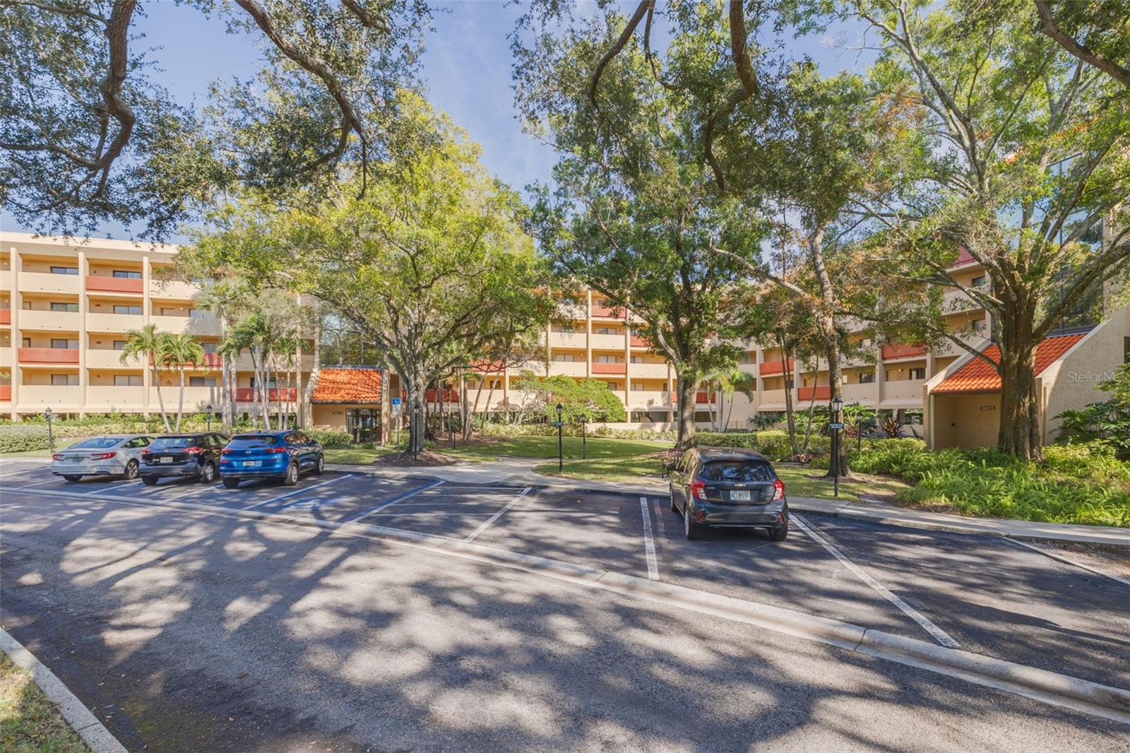 3062 EASTLAND BLVD #406