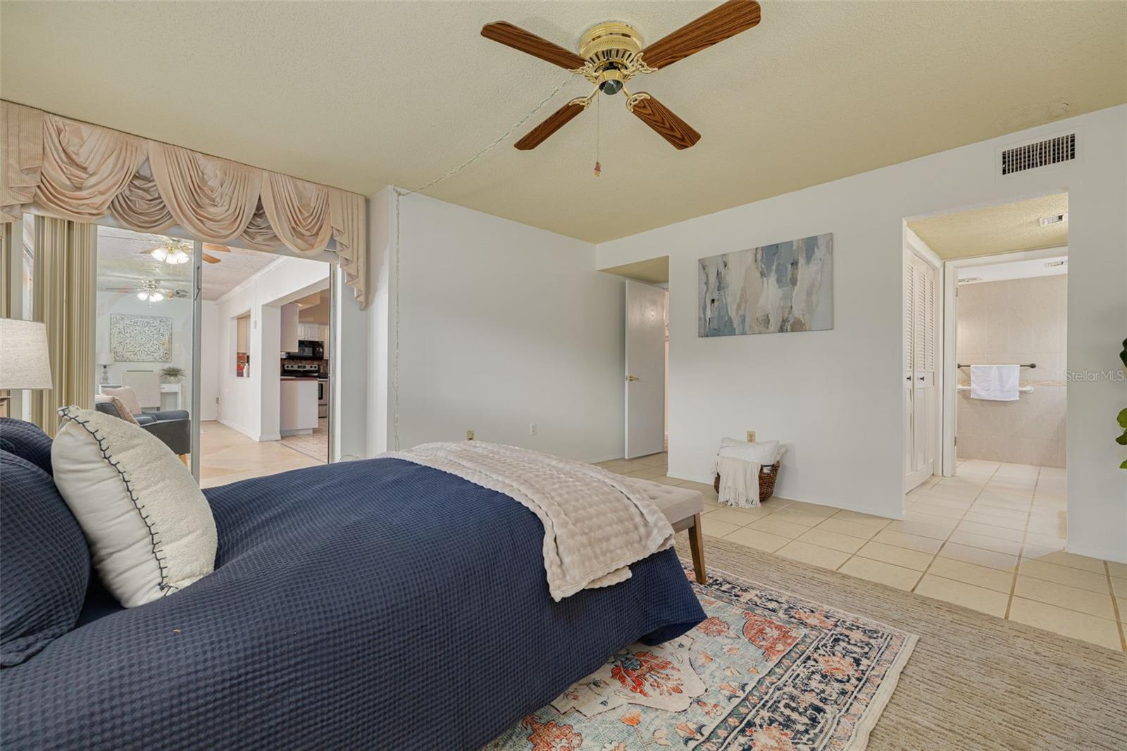 2101 SUNSET POINT RD #1202