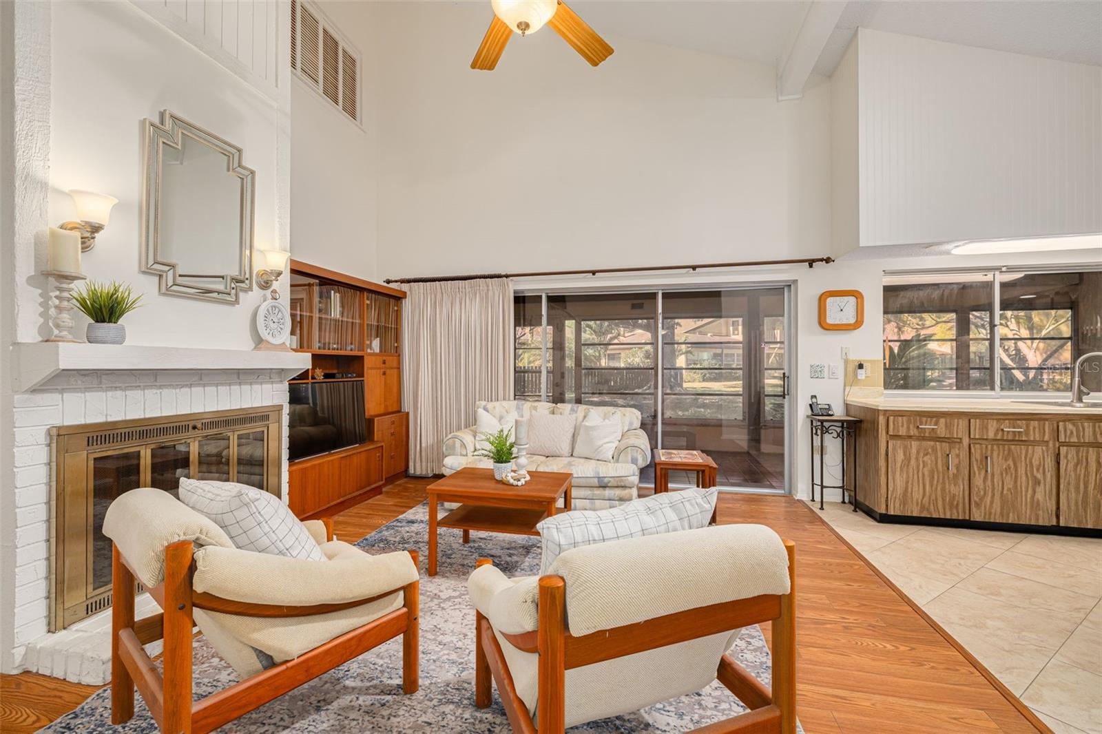 2101 SUNSET POINT RD #1305