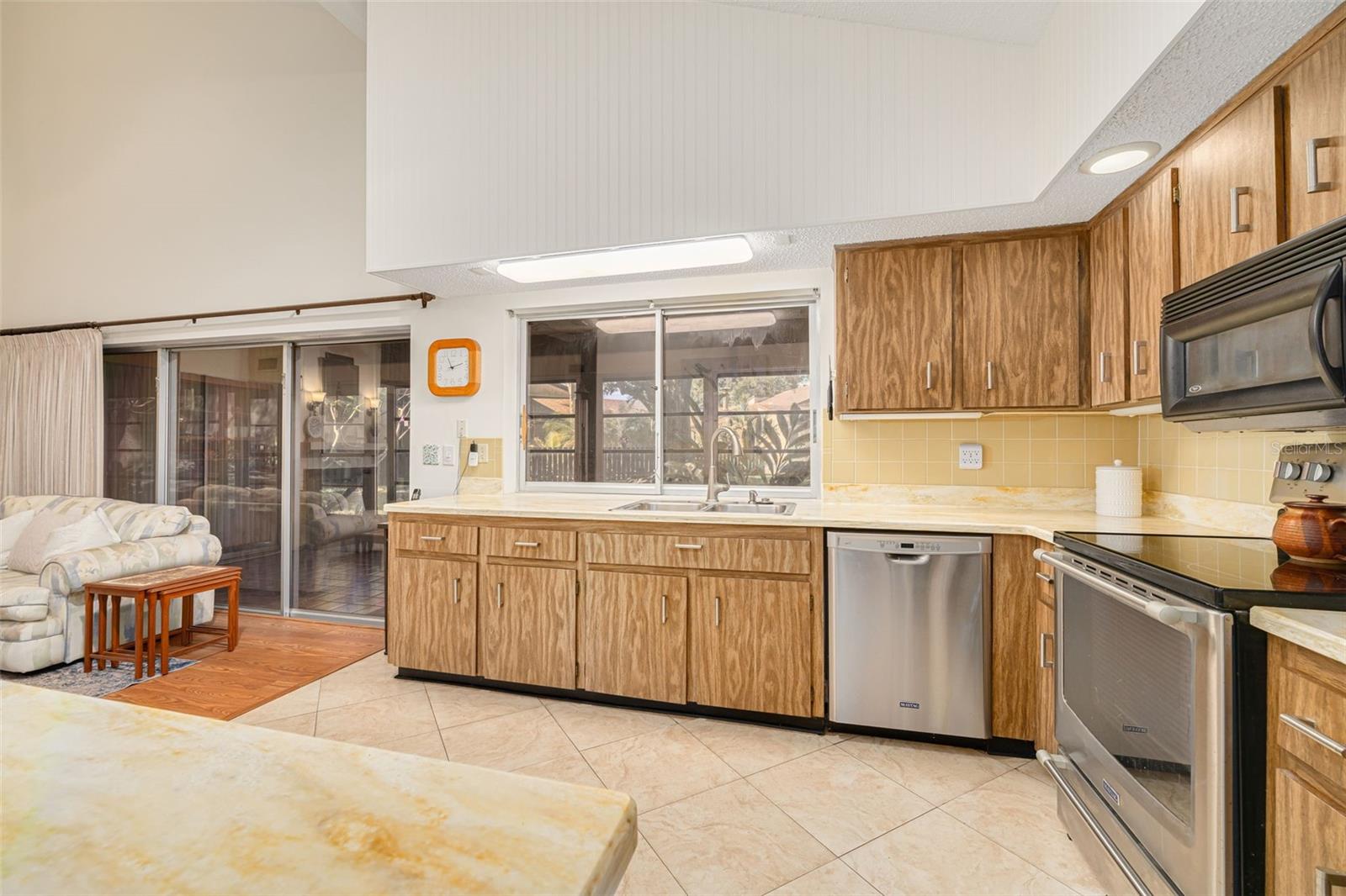 2101 SUNSET POINT RD #1305