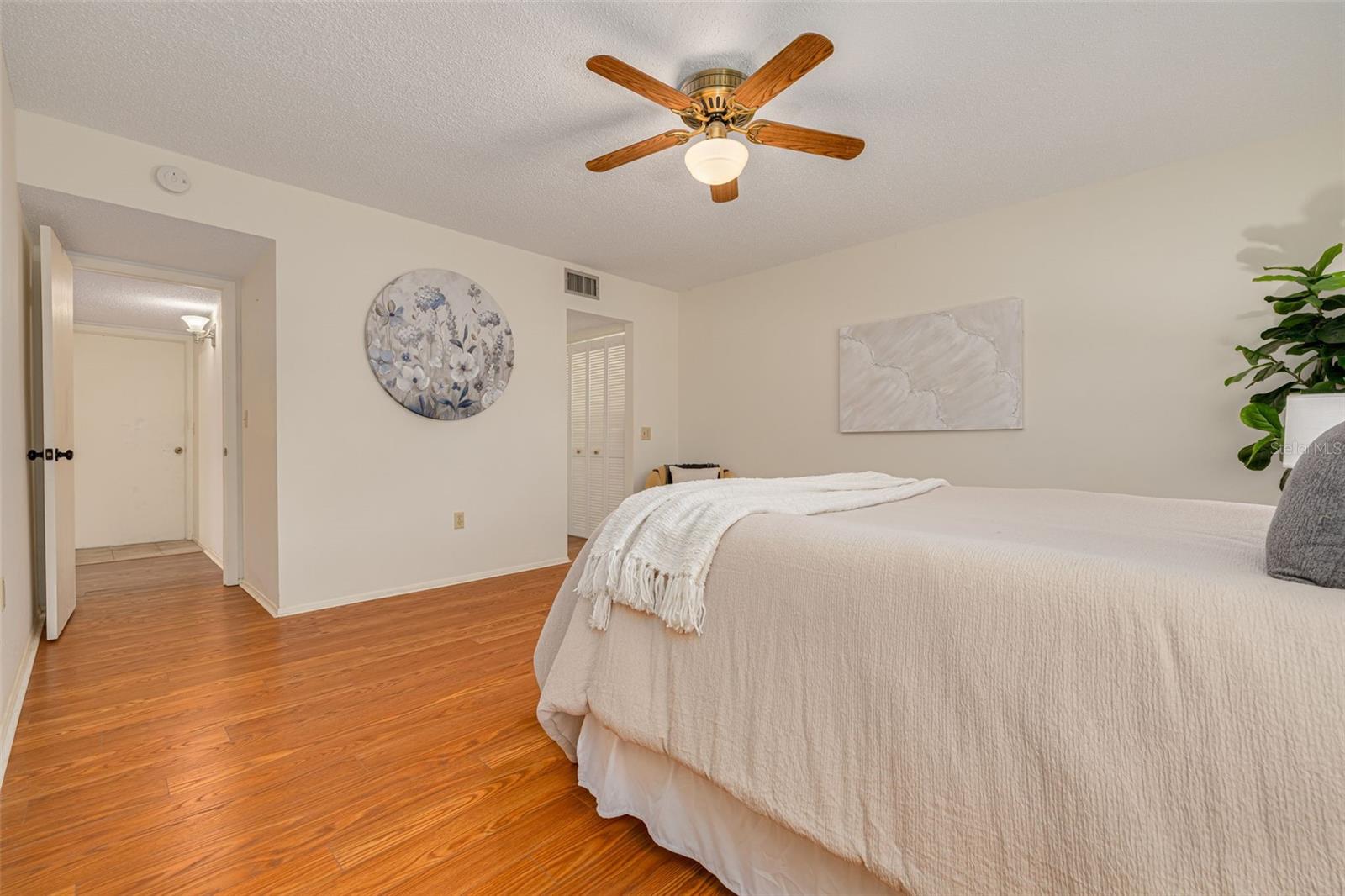 2101 SUNSET POINT RD #1305