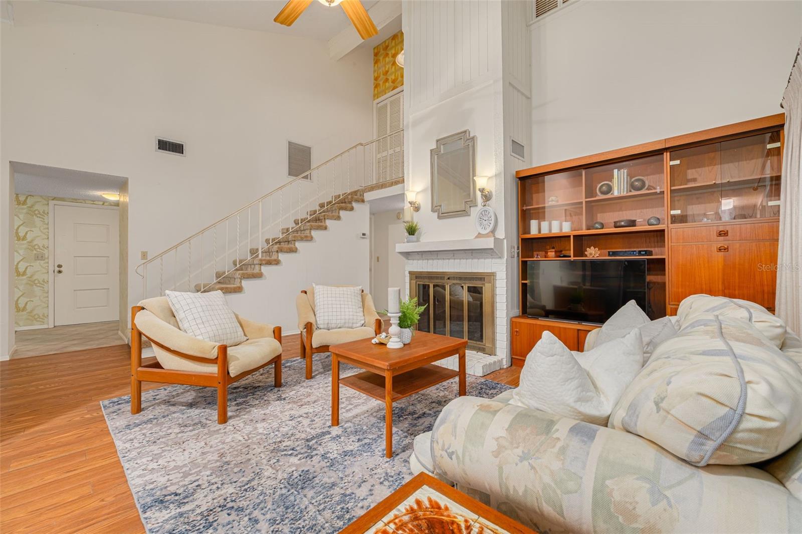 2101 SUNSET POINT RD #1305