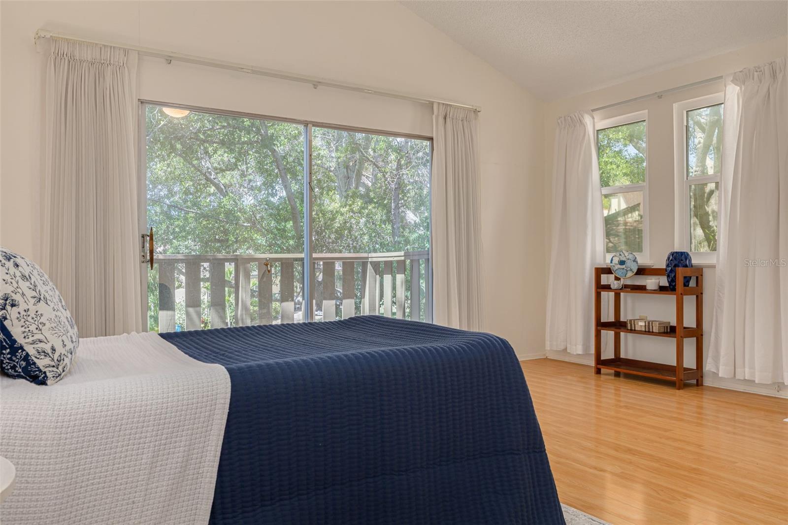 2101 SUNSET POINT RD #1305