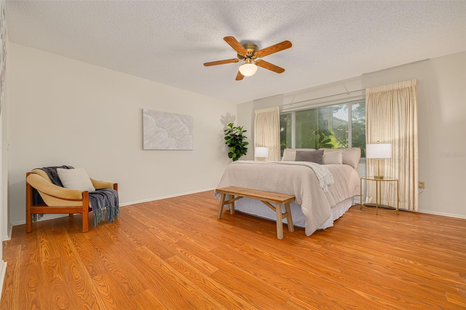 2101 SUNSET POINT RD #1305