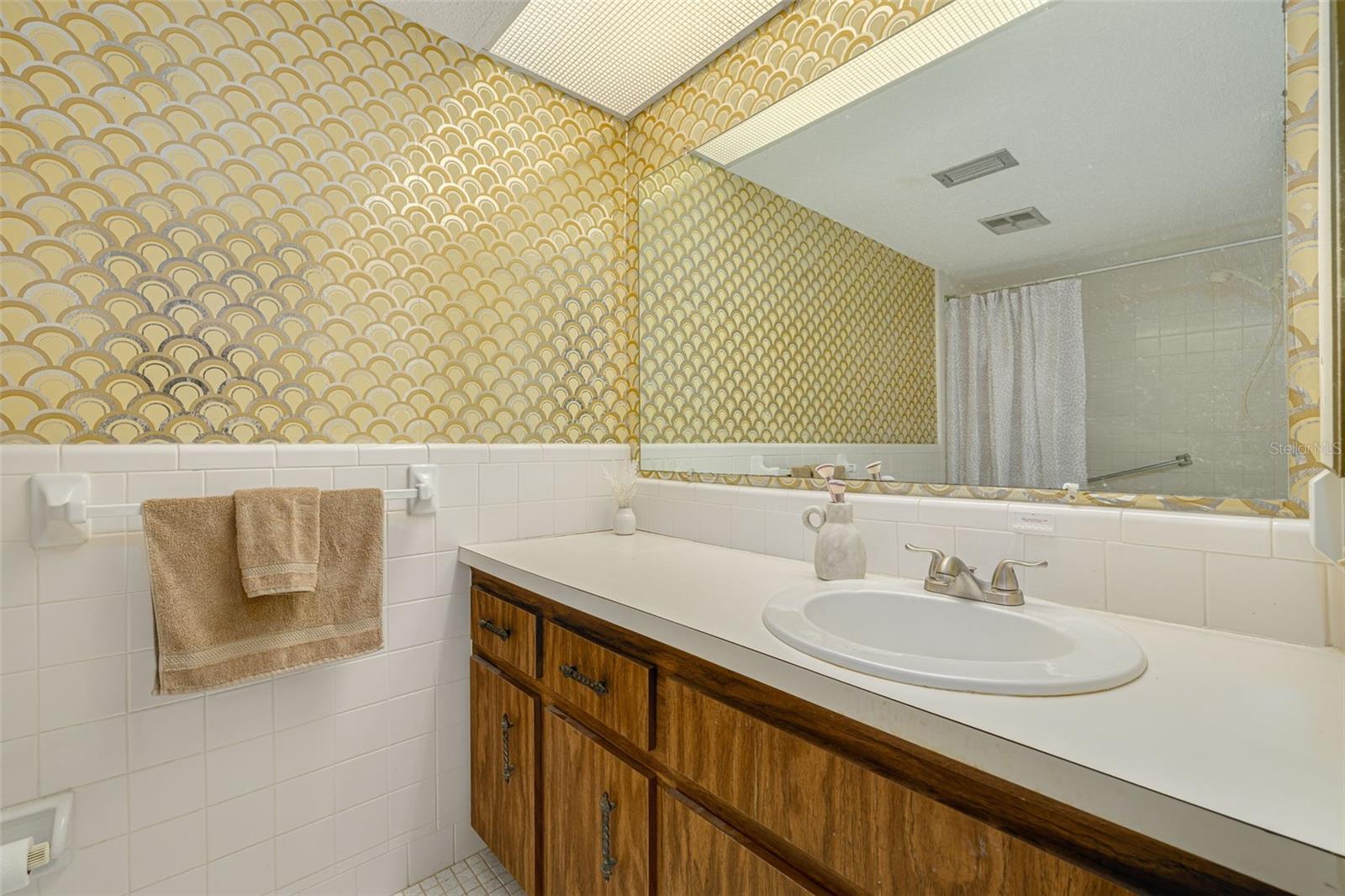 2101 SUNSET POINT RD #1305